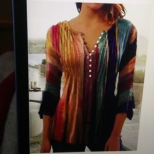 Size XL JFN Multi color three quarter sleeve polyester/spandex